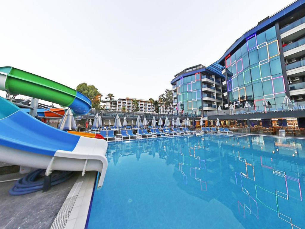 Relax Beach Hotel - Foto 1